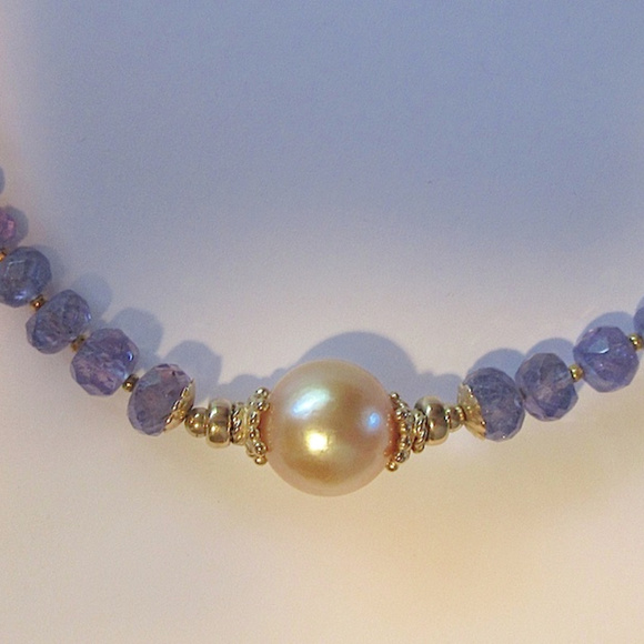 GOLDEN TAHITIAN PEARL & FACETED TANZANITE NECKLACE - Picture 5 of 8
